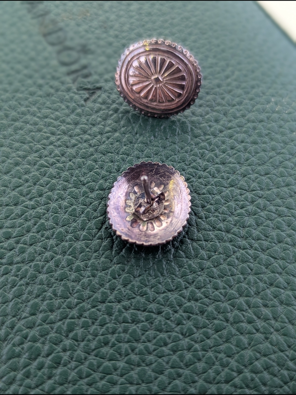✨ Vintage Sterling Silver Oval Sunburst Concho Earrings ✨ - Picture 3 of 4